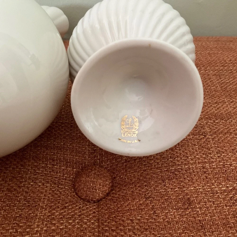 Lenox Vintage Ivory Gold Porcelain Bud Vase Set Wheat Scalloped Ribbed USA 2pc‎